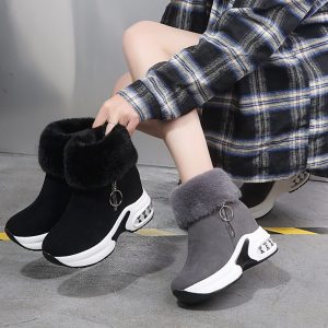 Comfortable women’s snow boots